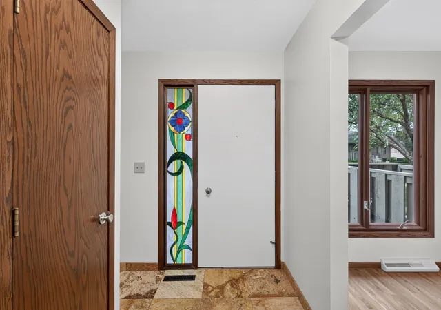 Photo 3 of Single family home for sale at 109 Windsor Ln, Saint Paul, MN 55112 | MLS# 7133785 | Listing updated on 2026-10-08