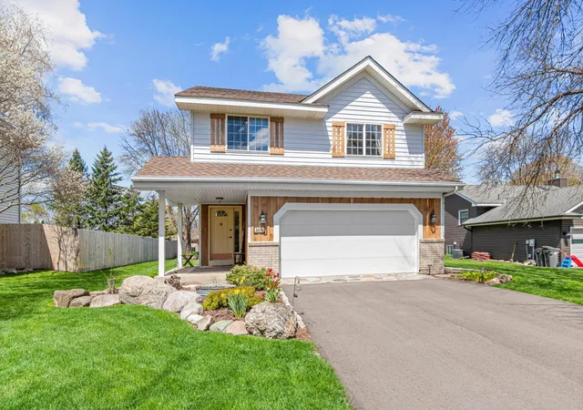 Photo 1 of Single family home for sale at 1400 Field Creek Cir, Victoria, MN 55386 | MLS# 7133791 | Listing updated on 2026-08-29