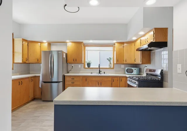 Photo 1 of Sale Pending at 942 Central Ave W, Saint Paul, MN 55104 | MLS# 7133793 | Listing updated on 2026-08-26