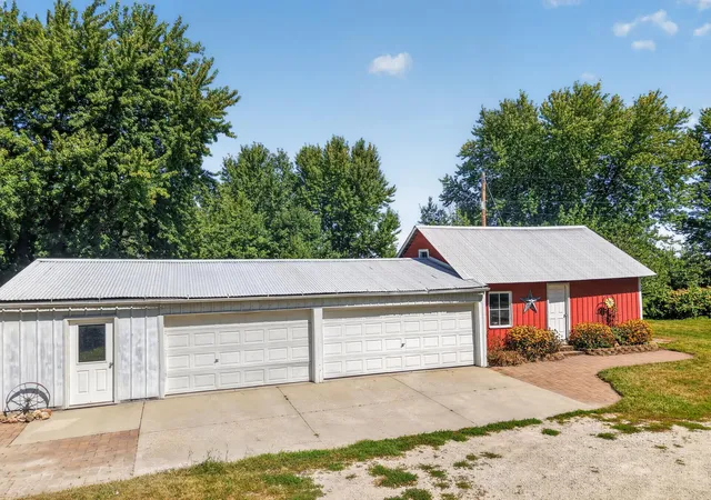 Photo 3 of Single family home for sale at 6119 County Rd 10 Se, Dover, MN 55929 | MLS# 7133803 | Listing updated on 2026-10-07