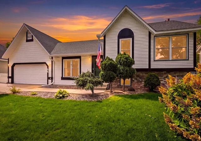 Photo 1 of Single family home for sale at 7474 Jeffery Ln S, Cottage Grove, MN 55016 | MLS# 7133804 | Listing updated on 2026-09-19