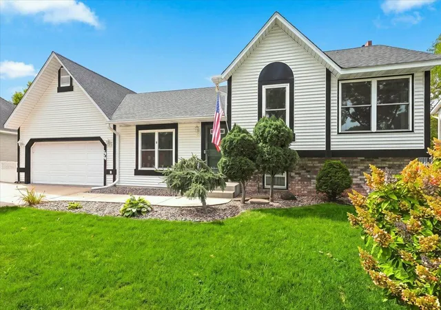 Photo 2 of Single family home for sale at 7474 Jeffery Ln S, Cottage Grove, MN 55016 | MLS# 7133804 | Listing updated on 2026-09-19