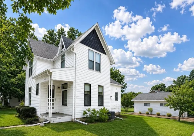 Photo 1 of Single family home for sale at 713 N Broadway St, Le Roy, MN 55951 | MLS# 7133810 | Listing updated on 2026-09-20