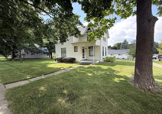 Photo 2 of Single family home for sale at 713 N Broadway St, Le Roy, MN 55951 | MLS# 7133810 | Listing updated on 2026-09-20