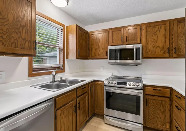 Listing Photo 4 - Condo for sale in building located at 942 E Travelers Trl, Burnsville, MN 55337 - Unit #58