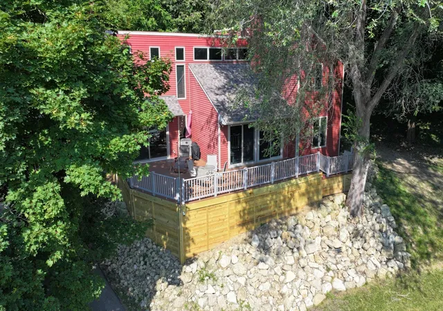 Photo 1 of Single family home for sale at 24425 County Road 17, Winona, MN 55987 | MLS# 7133844 | Listing updated on 2026-09-01