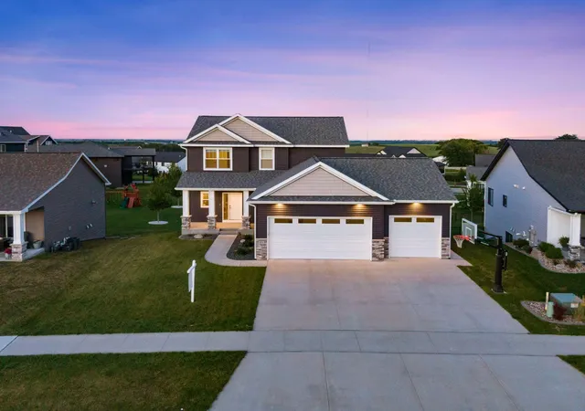 Photo 2 of Single family home for sale at 855 Towne Dr Ne, Byron, MN 55920 | MLS# 7133846 | Listing updated on 2026-09-03