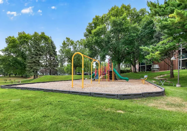 29th image of 1700 Four Oaks Rd #159, Eagan, MN 55121 | MLS# 7133864
