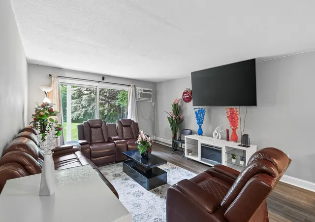 4th image of 1700 Four Oaks Rd #159, Eagan, MN 55121 | MLS# 7133864