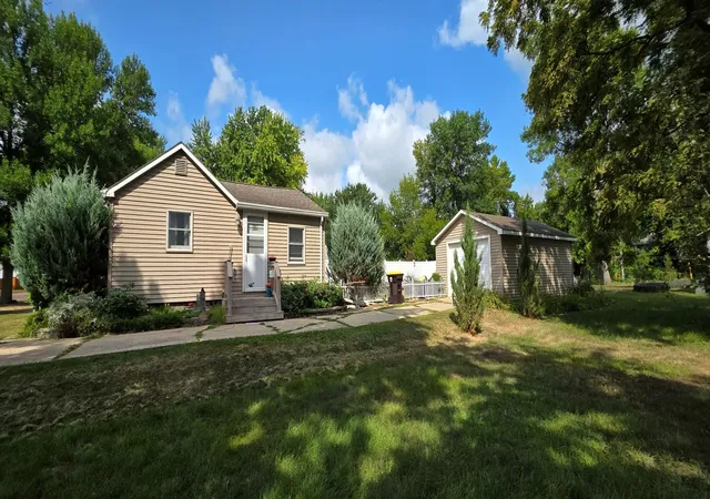 Photo 3 of Single family home for sale at 850 10th St, Westbrook, MN 56183 | MLS# 7133870 | Listing updated on 2026-09-17