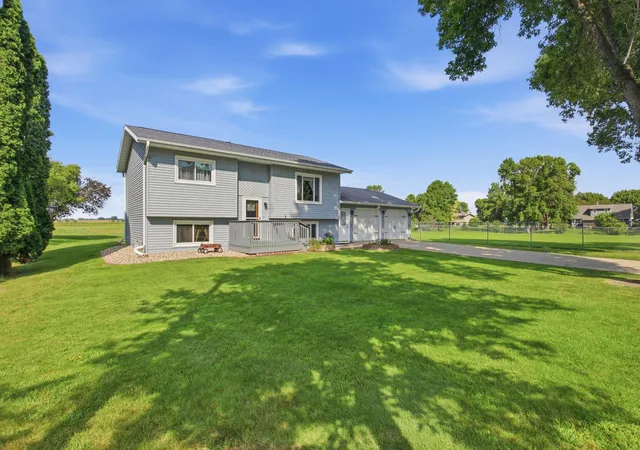Photo 1 of Single family home for sale at 2004 25th St Sw, Willmar, MN 56201 | MLS# 7133875 | Listing updated on 2026-09-05