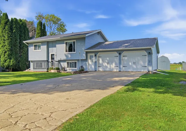 Photo 24 of Single family home for sale at 2004 25th St Sw, Willmar, MN 56201 | MLS# 7133875 | Listing updated on 2026-09-05
