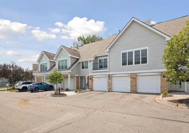 4th image of 6040 Chasewood Pkwy #2, Minnetonka, MN 55343 | MLS# 7133877