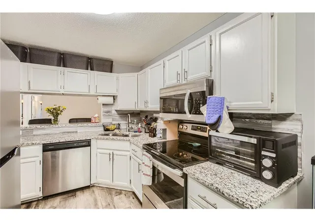Photo 3 of Single family home for sale at 5940 Fernwood St, Shoreview, MN 55126 | MLS# 7133891 | Listing updated on 2026-10-12