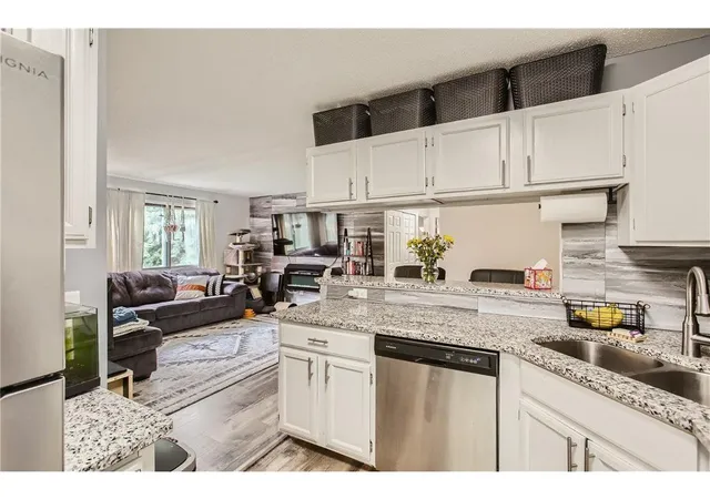 Photo 4 of Single family home for sale at 5940 Fernwood St, Shoreview, MN 55126 | MLS# 7133891 | Listing updated on 2026-10-12