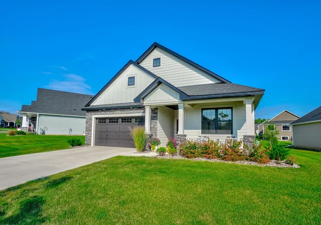 Photo 2 of Single family home for sale at 11404 Kings Ct N, Lake Elmo, MN 55042 | MLS# 7133893 | Listing updated on 2026-10-08