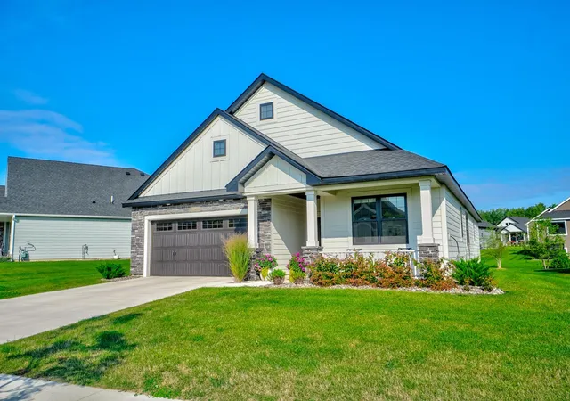 Photo 3 of Single family home for sale at 11404 Kings Ct N, Lake Elmo, MN 55042 | MLS# 7133893 | Listing updated on 2026-10-08