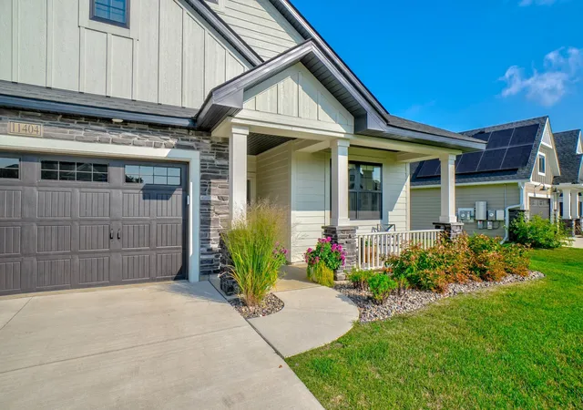 Photo 3 of Single family home for sale at 11404 Kings Ct N, Lake Elmo, MN 55042 | MLS# 7133893 | Listing updated on 2026-10-08