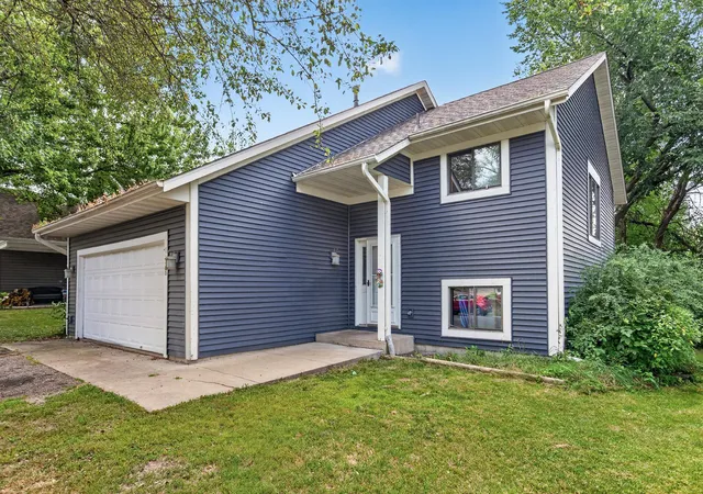 Photo 1 of Single family home for sale at 1128 Fox Run Rd, Waconia, MN 55387 | MLS# 7133908 | Listing updated on 2026-09-02