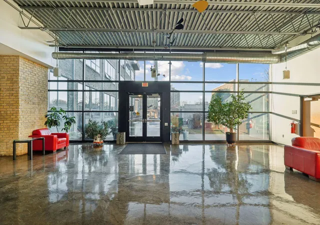Listing Photo 4 - Condo for sale in building located at 1701 Madison St Ne, Minneapolis, MN 55413 - Unit #404