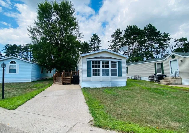 Photo 1 of Single family home for sale at 1017 Meadow Ln Ne, Ham Lake, MN 55304 | MLS# 7133912 | Listing updated on 2026-08-31