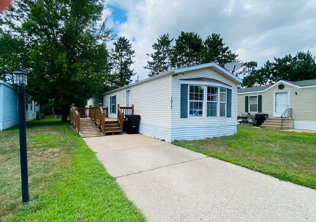 Photo 2 of Single family home for sale at 1017 Meadow Ln Ne, Ham Lake, MN 55304 | MLS# 7133912 | Listing updated on 2026-08-31