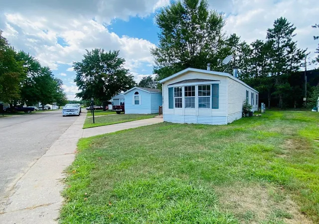 Photo 3 of Single family home for sale at 1017 Meadow Ln Ne, Ham Lake, MN 55304 | MLS# 7133912 | Listing updated on 2026-08-31