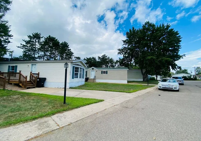 Photo 3 of Single family home for sale at 1017 Meadow Ln Ne, Ham Lake, MN 55304 | MLS# 7133912 | Listing updated on 2026-08-31