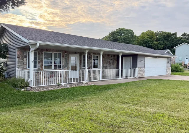 Photo 2 of Single family home for sale at 39395 Twilight Rd, Onamia, MN 56359 | MLS# 7133924 | Listing updated on 2026-09-24