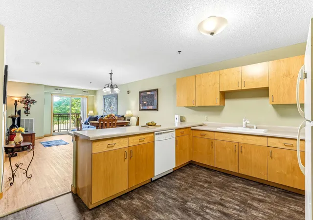2nd image of 4845 W 123rd St #201, Savage, MN 55378 | MLS# 7133942