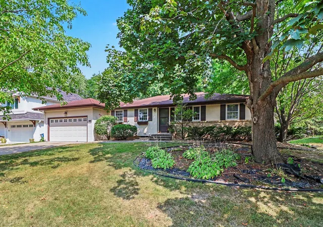 Photo 2 of Sale Pending at 5705 Hansen Rd, Edina, MN 55436 | MLS# 7133948 | Listing updated on 2026-09-01