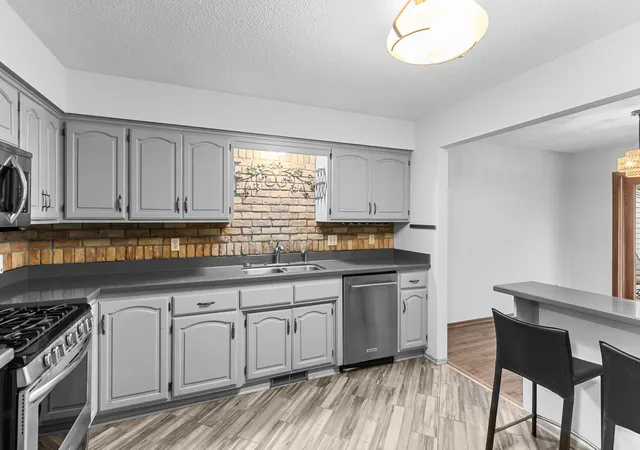 Photo 4 of Townhouse for sale at 212 Transit Ave, Saint Paul, MN 55113 | MLS# 7133950 | Listing updated on 2026-09-30