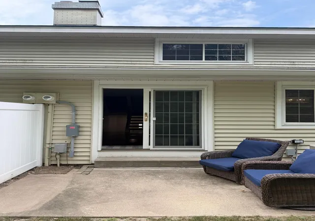 2nd image of 1642 River Bluff Ct #105, Eagan, MN 55121 | MLS# 7133953