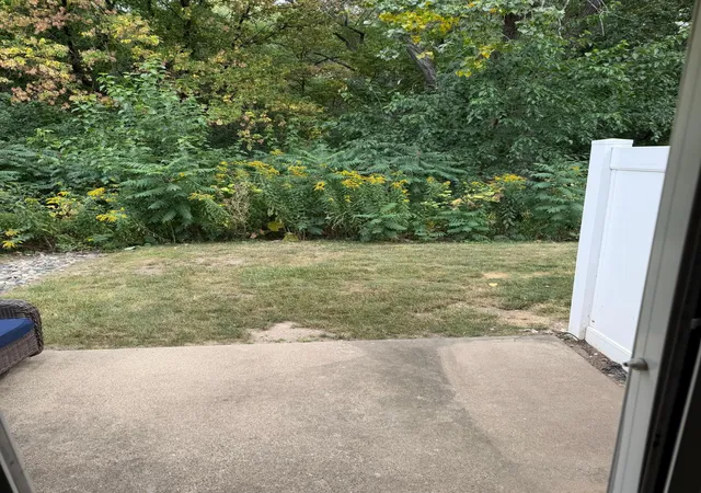 3rd image of 1642 River Bluff Ct #105, Eagan, MN 55121 | MLS# 7133953