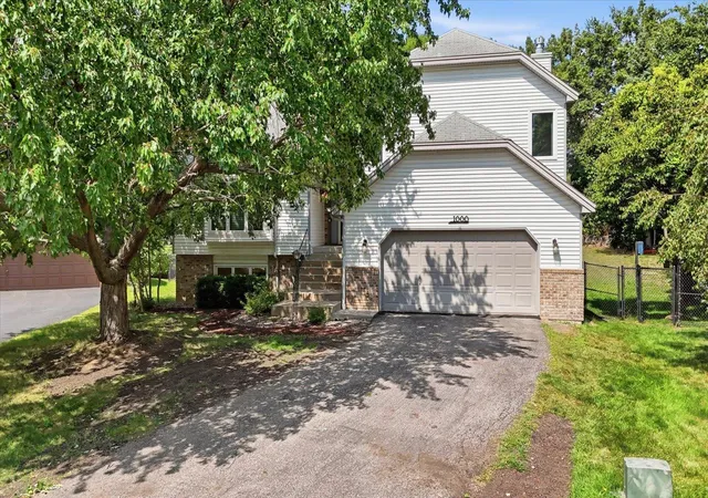 Photo 1 of Sale Pending at 1000 April Pl, Burnsville, MN 55306 | MLS# 7133963 | Listing updated on 2026-08-31