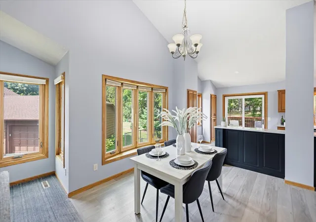 Photo 4 of Sale Pending at 1000 April Pl, Burnsville, MN 55306 | MLS# 7133963 | Listing updated on 2026-08-31