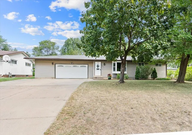 Photo 2 of Sale Pending at 3877 71st St E, Inver Grove Heights, MN 55076 | MLS# 7133984 | Listing updated on 2026-09-08