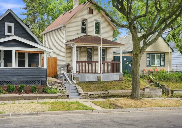 Photo 2 of Single family home for sale at 482 Lawson Ave W, Saint Paul, MN 55117 | MLS# 7133988 | Listing updated on 2026-08-29