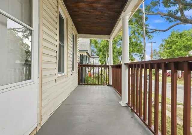 Photo 3 of Single family home for sale at 482 Lawson Ave W, Saint Paul, MN 55117 | MLS# 7133988 | Listing updated on 2026-08-29