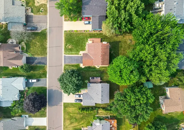 2nd image of 5700 Deer Trl E, Shoreview, MN 55126 | MLS# 7134005