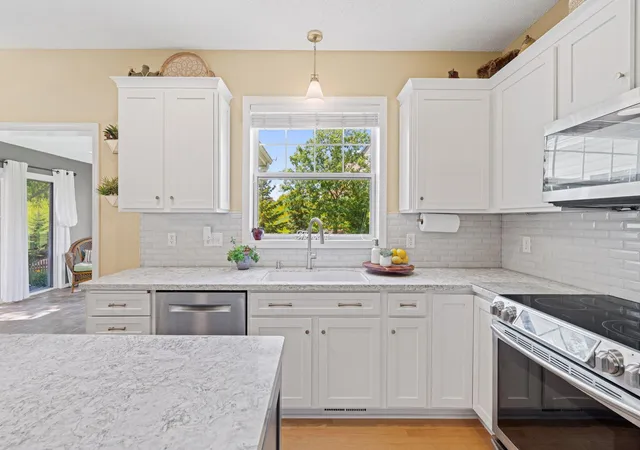 Photo 3 of Single family home for sale at 14124 55Th Ave N, Plymouth, MN 55446 | MLS# 7134025 | Listing updated on 2026-09-22