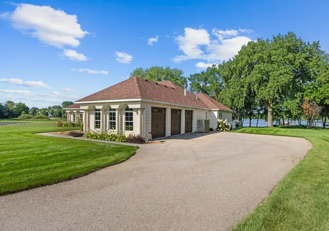 Photo 2 of Single family home for sale at 11344 Circle Ridge Ln, Faribault, MN 55021 | MLS# 7134073 | Listing updated on 2026-09-04