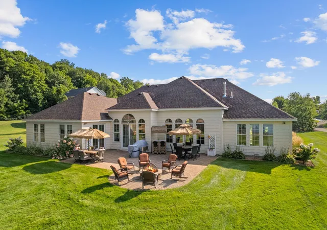 Photo 3 of Single family home for sale at 11344 Circle Ridge Ln, Faribault, MN 55021 | MLS# 7134073 | Listing updated on 2026-09-04