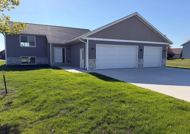 Photo 1 of Single family home for sale at 123 Erin Ct, Nicollet, MN 56074 | MLS# 7134094 | Listing updated on 2026-10-22
