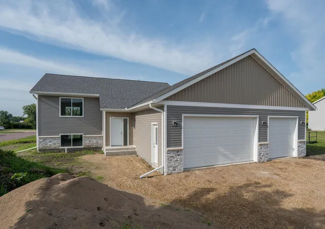 Photo 2 of Single family home for sale at 123 Erin Ct, Nicollet, MN 56074 | MLS# 7134094 | Listing updated on 2026-10-22