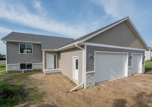Photo 3 of Single family home for sale at 123 Erin Ct, Nicollet, MN 56074 | MLS# 7134094 | Listing updated on 2026-10-22