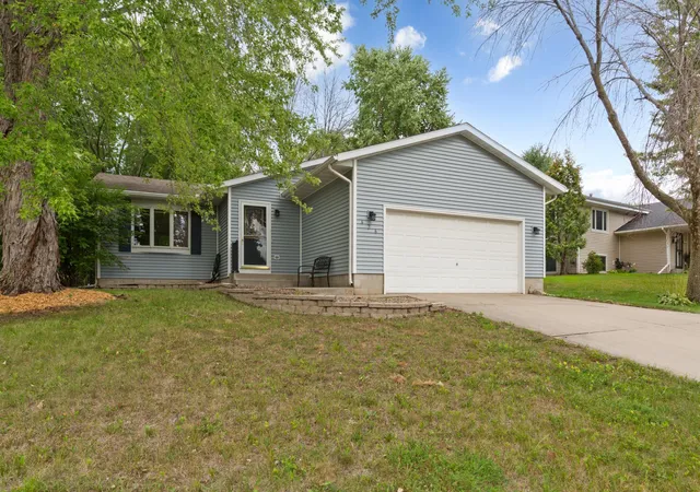 Photo 2 of Single family home for sale at 424 Littleford Ln, Faribault, MN 55021 | MLS# 7134139 | Listing updated on 2026-08-28