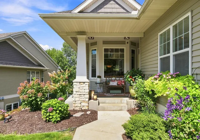 Photo 2 of Townhouse for sale at 8958 Coffman Path, Inver Grove Heights, MN 55076 | MLS# 7134170 | Listing updated on 2026-10-09