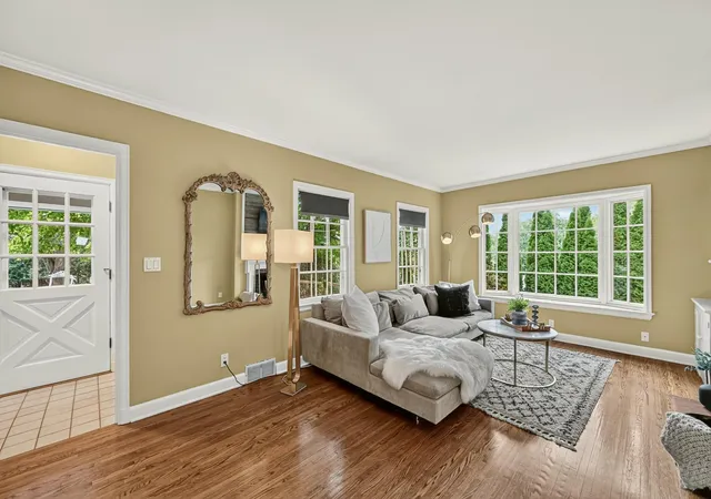 Photo 3 of Sale Pending at 1325 8th Street Sw, Rochester, MN 55902 | MLS# 7134174 | Listing updated on 2026-09-22