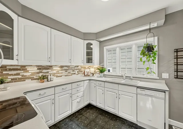 Photo 3 of Sale Pending at 1325 8th Street SW, Rochester, MN 55902 | MLS# 7134174 | Listing updated on 2026-09-22